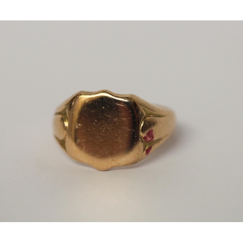 517 - Vintage 9ct rose gold signet ring with vacant cartouche, hallmarked, ring size M, weight 7.2gms