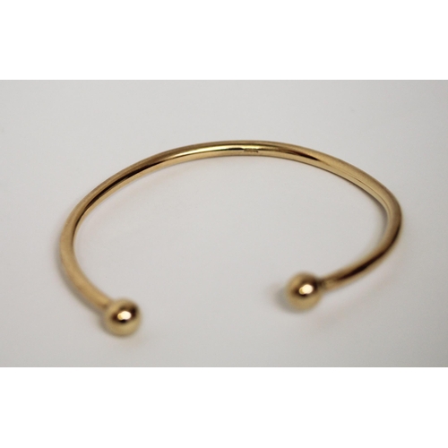 522 - 9ct yellow gold torque bangle, hallmarked, 17.4gms