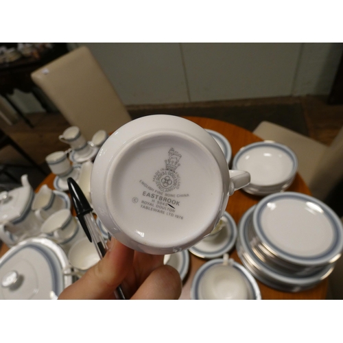 328 - A Royal Doulton 'Eastbrook' dinner, tea and coffee service of approximately 87 pieces