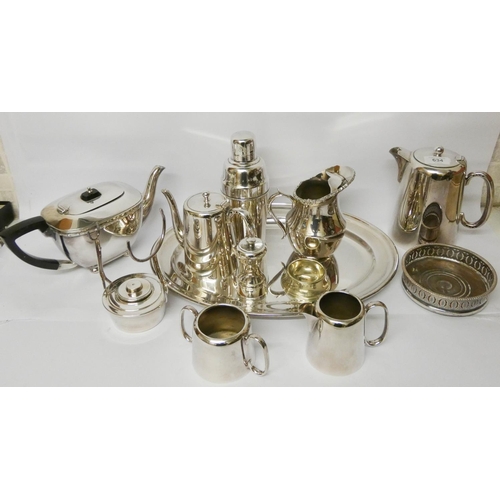 634 - A collection of silver plated wares to include cocktail shaker, brandy warmer, tea service, coasters... 