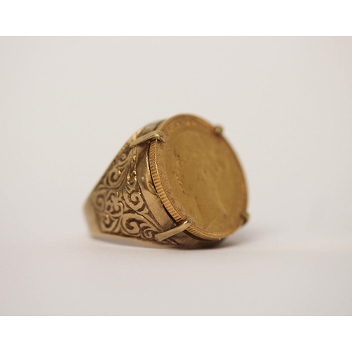 604 - Victoria 1886 Young bun head gold sovereign, mounted as a gent's ring, on hallmarked 9ct gold band, ... 