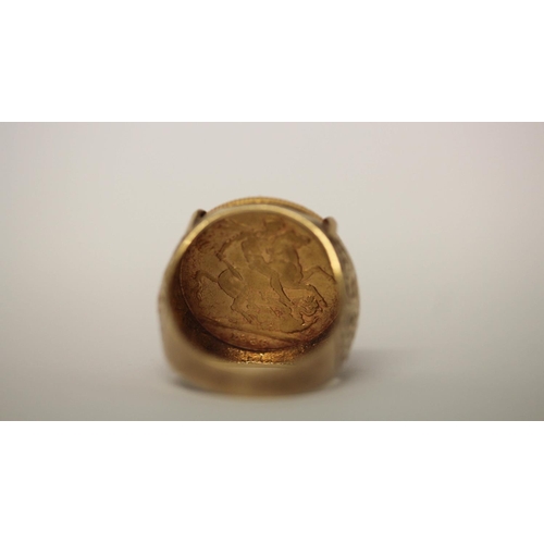 604 - Victoria 1886 Young bun head gold sovereign, mounted as a gent's ring, on hallmarked 9ct gold band, ... 