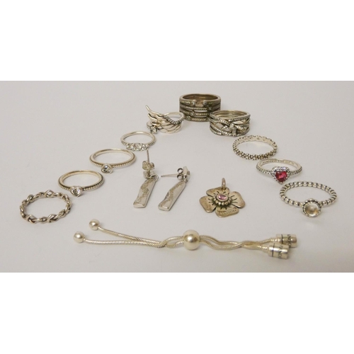 623 - A collection of Pandora jewellery to include rings, pendant etc