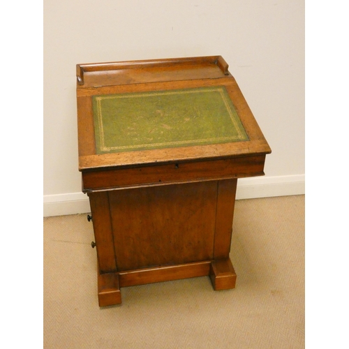 61 - A Victorian mahogany Davenport fitted four drawers with green leather slope, 21