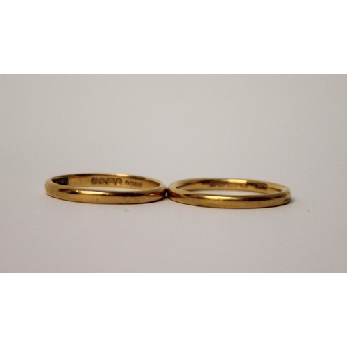 410 - 22ct yellow gold wedding bands - ring size R , gross weight 6.3g