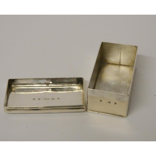 535 - William IV Scottish silver snuff box, of rectangular form with lid, James McKay, Edinburgh 1826. Fai... 