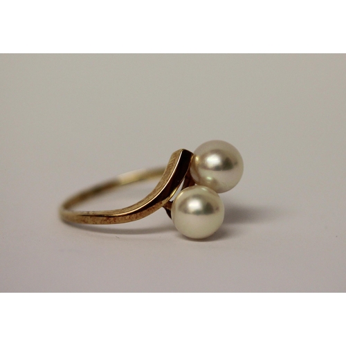 439 - Mikimoto - a cultured pearl dress ring on 14k yellow gold band, ring size O, weight 3 grams