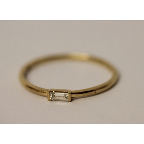 418 - 14ct yellow gold and baton diamond set stacking ring, ring size S