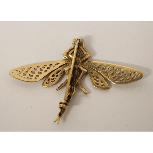 419 - 9ct gold hallmarked dragonfly brooch, 4.9gms, wing span 55mm