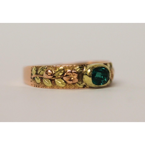 487 - Antique tri-colour gold ring set with an emerald, ring size P, 2gms