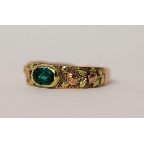 487 - Antique tri-colour gold ring set with an emerald, ring size P, 2gms