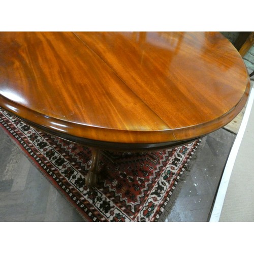 78 - Victorian oval mahogany Loo table on turned pillar and quadruple base