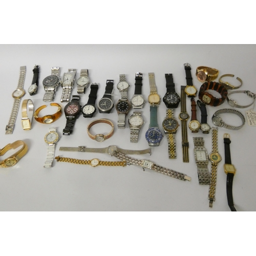 229 - A large quantity of gents and ladies quartz wristwatches