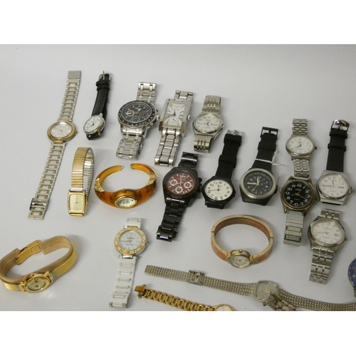 229 - A large quantity of gents and ladies quartz wristwatches