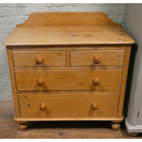 194 - A Victorian stripped and waxed pine chest of two long and two short drawers with bun handles, 37