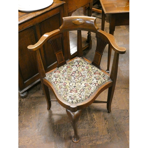 65A - An Edwardian shell inlaid mahogany corner elbow chair standing on front cabriole leg with tapestry u... 