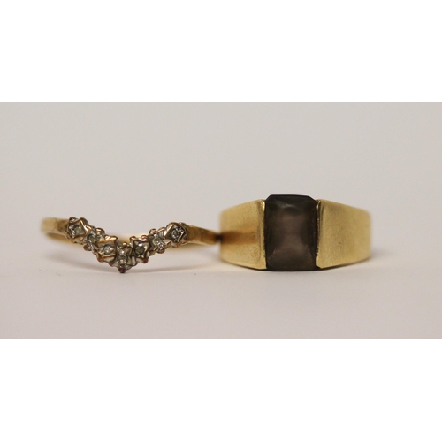 455 - 14k gold smoky quartz signet ring, size I and a 9ct wishbone ring. Gross weight of lot 3.9g