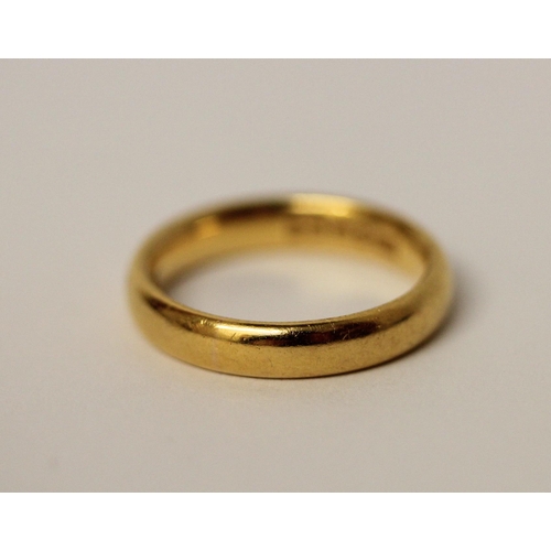 464 - 22ct gold wedding band, weight 5.2g, ring size K