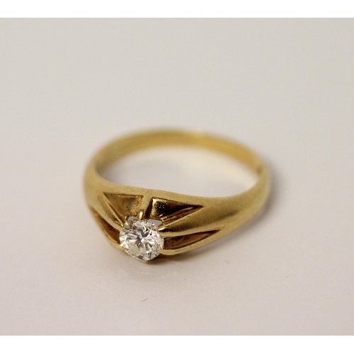 382 - 18ct yellow gold diamond signet ring, with a claw set brilliant cut diamond, hallmarked, ring size R... 