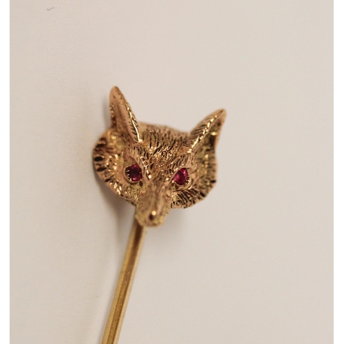 406 - A Victorian gold fox mask stock pin, the fox set with ruby eyes, 66mm long