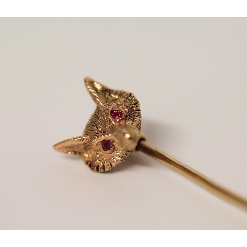 406 - A Victorian gold fox mask stock pin, the fox set with ruby eyes, 66mm long