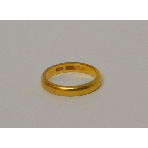 414 - A 22ct gold wedding band, hallmarked, ring size N, 5.5g