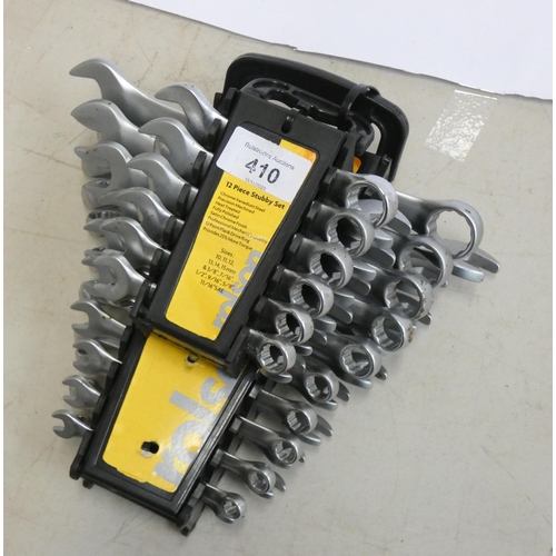 323 - A 32 piece spanner set