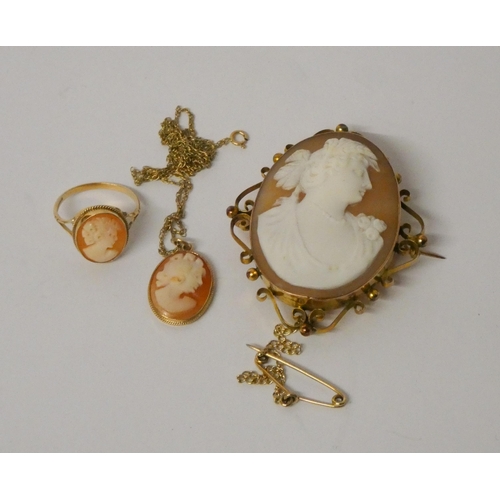 369 - Victorian oval carved shell cameo brooch together with later 9ct gold dress ring, ring size K and ma... 