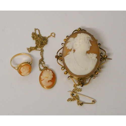 369 - Victorian oval carved shell cameo brooch together with later 9ct gold dress ring, ring size K and ma... 