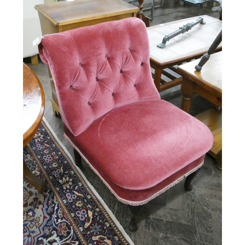 136 - A pink Dralon button back bedroom chair