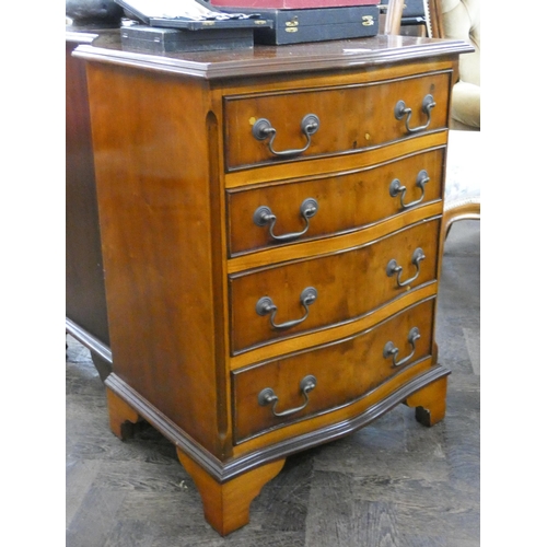 152 - Two similar mahogany chest of four long drawers each, both with serpentine fronts