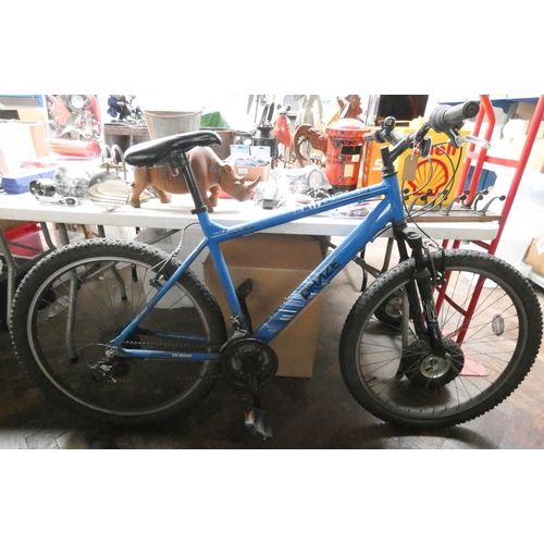 352 - A blue Phaze Apollo gent's bicycle with front suspension etc