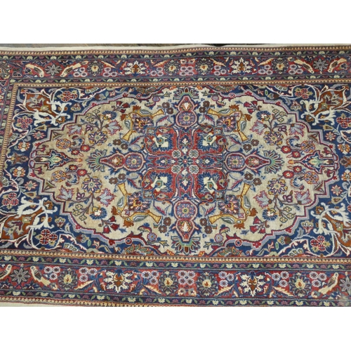 176 - Persian style figured wool pile rug, 5'6 x 3'4