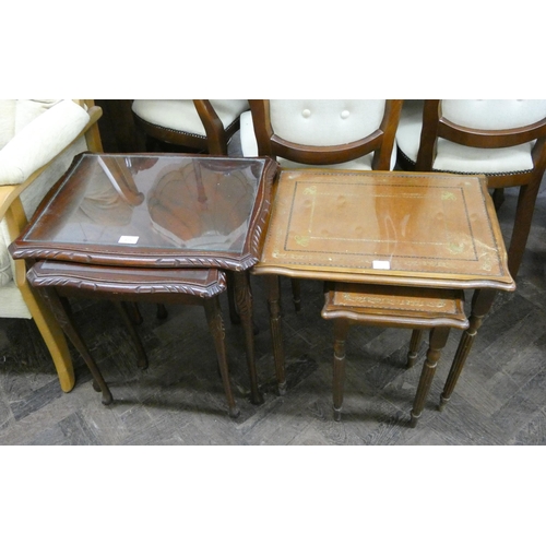 185 - Nest of three mahogany coffee tables with glass tops & two lighter colour coffee tables