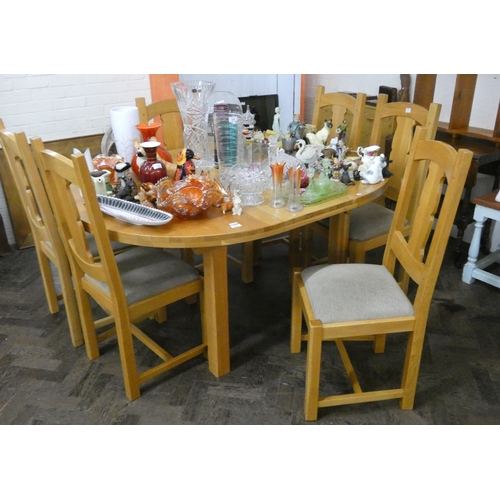 243 - Modern light oak extending dining table with foldaway centre leaf, and 6 matching chairs