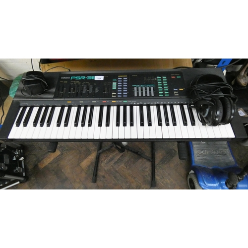 364 - A Yamaha PSR/36 electric keyboard