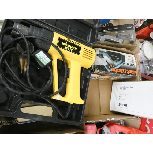 385 - A Black & Decker sander, a Fern reciprocating saw and a Wagner heat gun