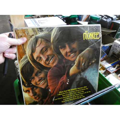 407 - A quantity of vinyl LP records including Beatle Abbey Road, some other pop and a quantity of single ... 