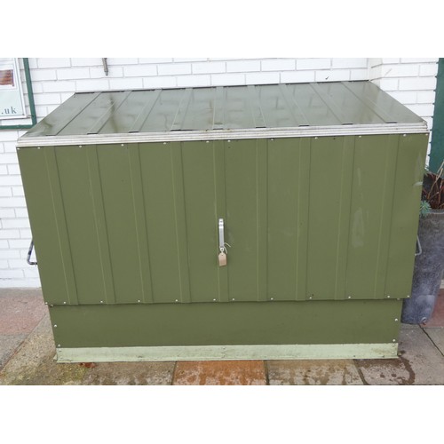 456 - A good quality metal garden storage unit with pull up door, 6' wide, 34