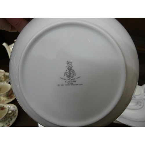 197A - A Royal Doulton ‘Allegro’ pattern part service of 23 pieces together with another Royal Doulton flor... 