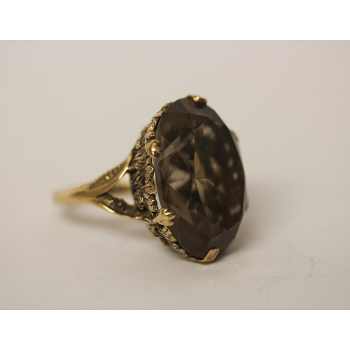 605 - A large single stone smoky quartz statement ring on hallmarked 9ct gold band. Size   Weight 9.3g