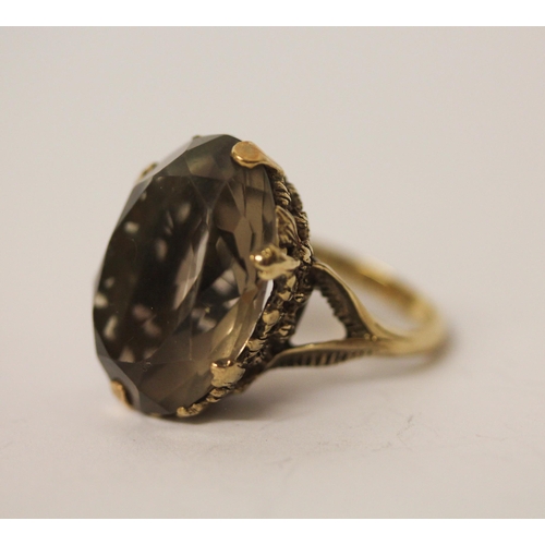 605 - A large single stone smoky quartz statement ring on hallmarked 9ct gold band. Size   Weight 9.3g