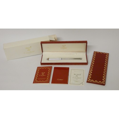 306 - A  Must de Cartier silver plated and gold plated reeded fountain pen, maker's booklet and box, unuse... 