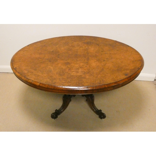 32 - Victorian oval figured walnut loo table on pillar and quadruple base, 4'6