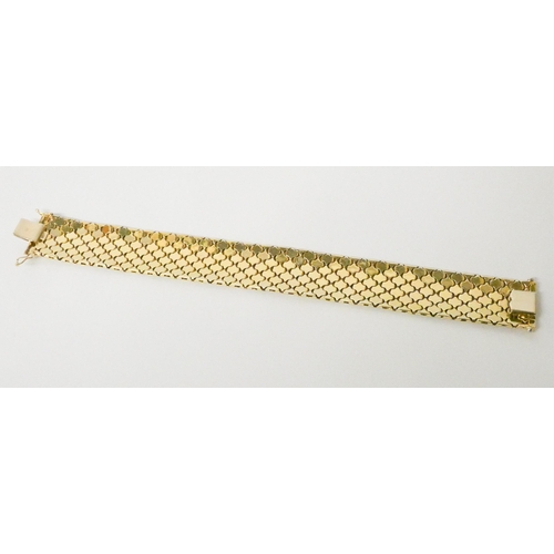 510 - A three colour gold wide band bracelet, with box snap clasp and two figure eight clasps. Dublin impo... 