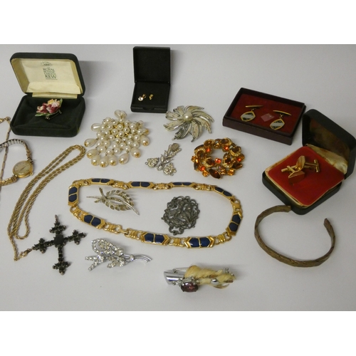 114 - A large collection of assorted costume jewellery