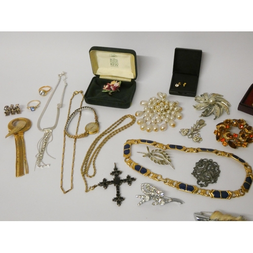 114 - A large collection of assorted costume jewellery