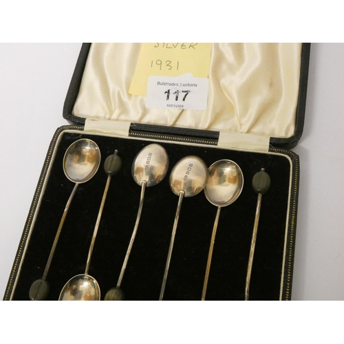 117 - Set of silver Art Deco bean ended coffee spoons in case