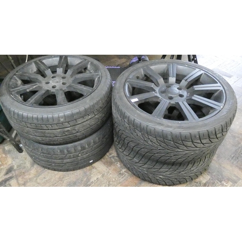 356 - Land Rover - set of four wheels 285/35 R22 with little used tyres