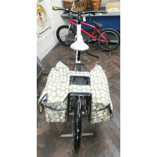 374 - White and green Giant escape W ladies bike with rear panniers